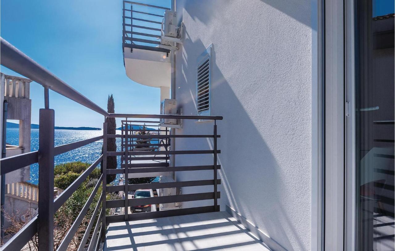 Cozy Apartment In Brodarica With Wifi ภายนอก รูปภาพ