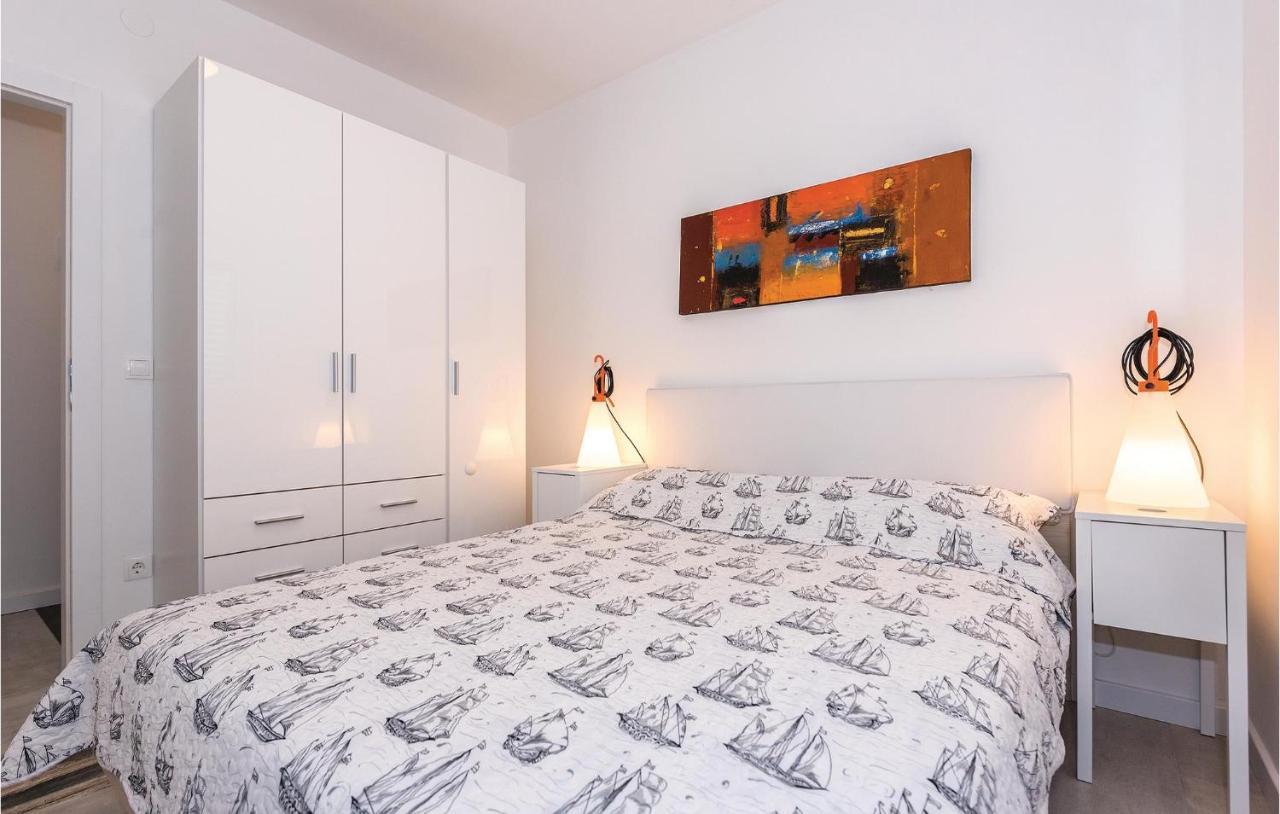Cozy Apartment In Brodarica With Wifi ภายนอก รูปภาพ